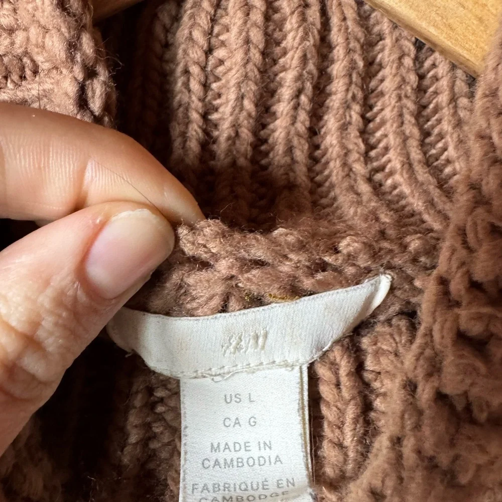 Chunky Camel Ribbed Knit Mockneck Sweater - Picture 3 of 4